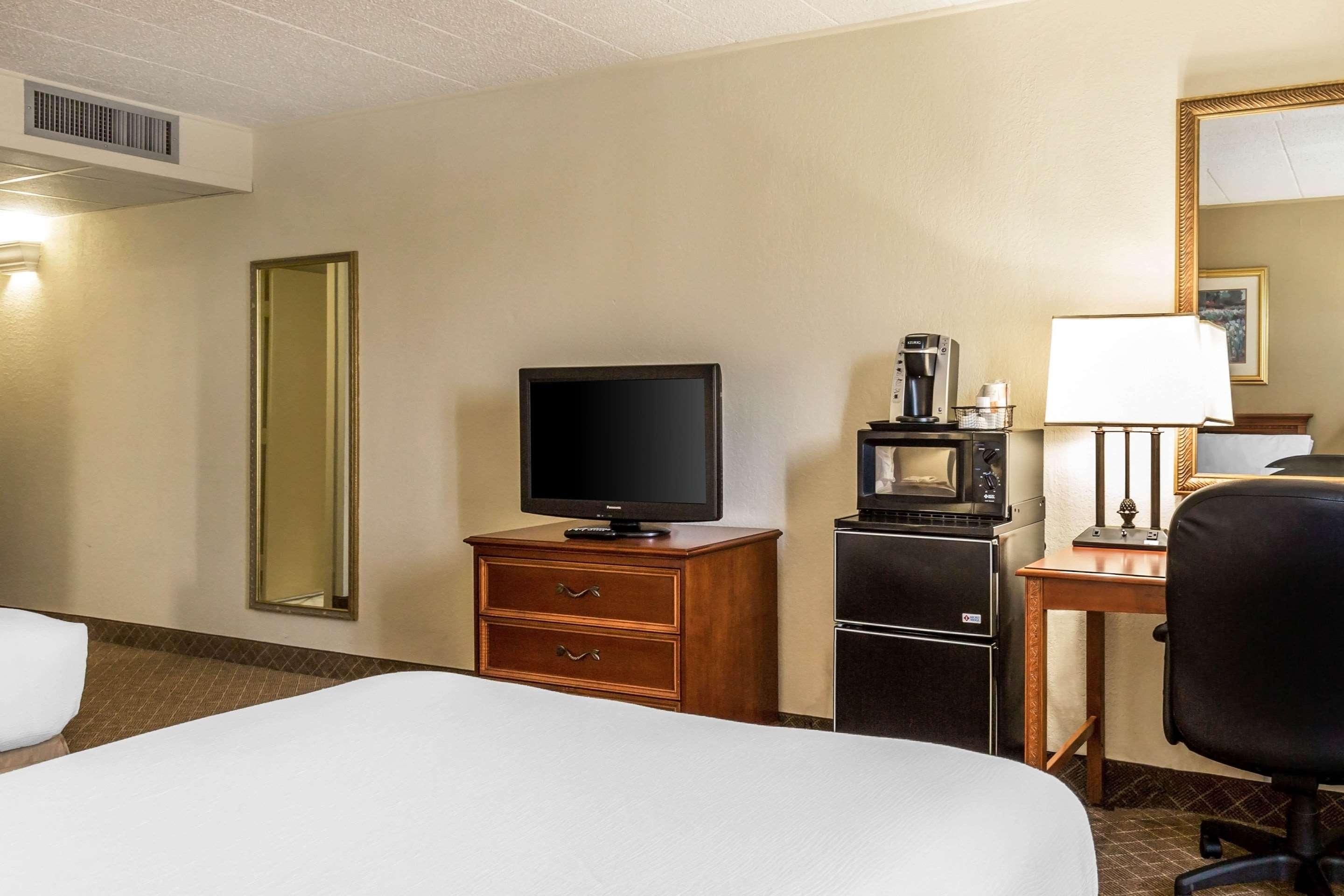 Clarion Inn Frederick Event Center Екстериор снимка