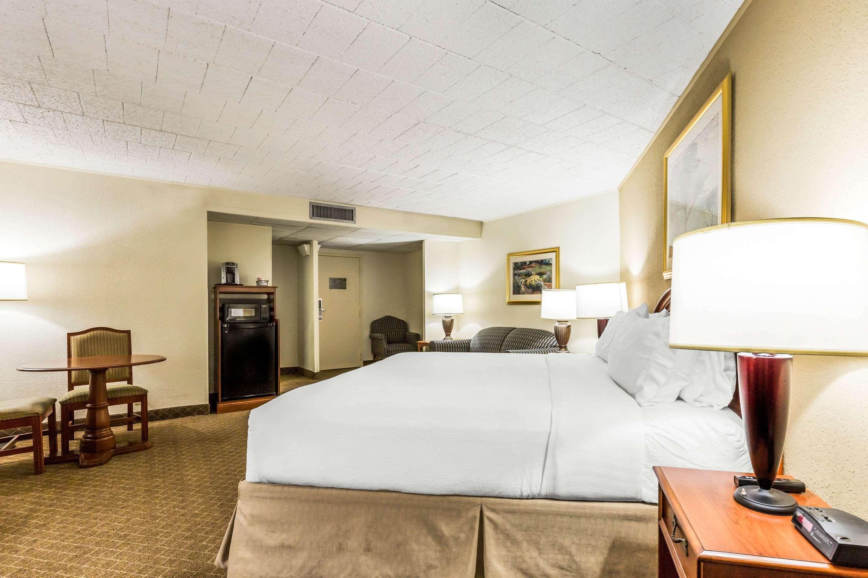 Clarion Inn Frederick Event Center Екстериор снимка