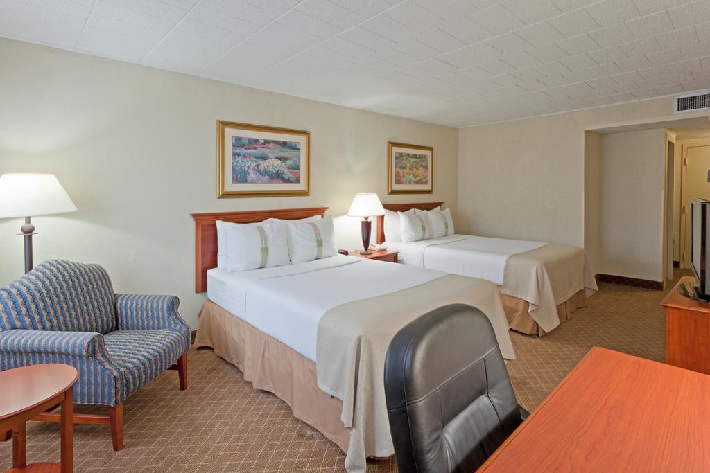 Clarion Inn Frederick Event Center Екстериор снимка