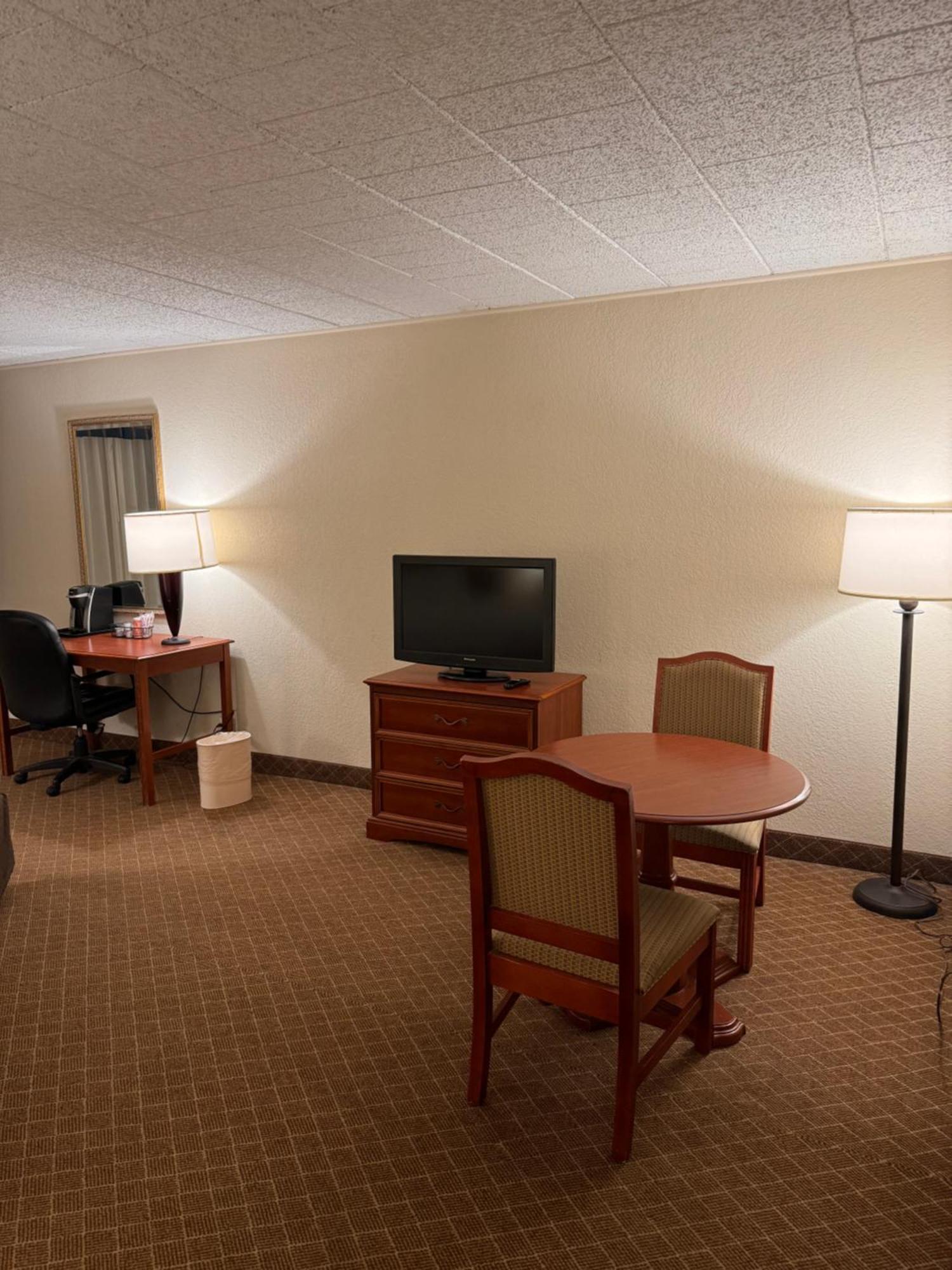 Clarion Inn Frederick Event Center Екстериор снимка