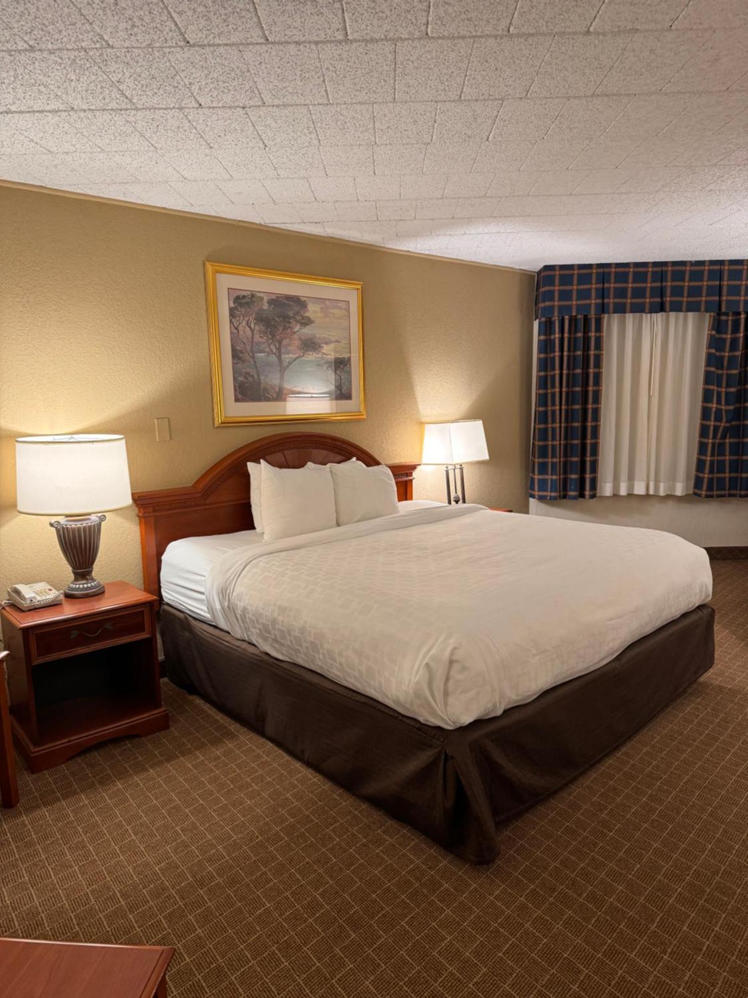 Clarion Inn Frederick Event Center Екстериор снимка